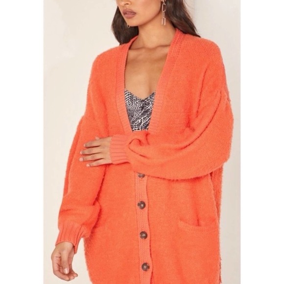 Free People.   Oversized Cardigan Sweater Size Medium - Picture 5 of 8